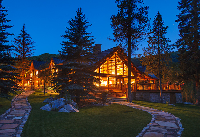 Custom Log home built by Crested Butte builders, Cedar Ridge Construction